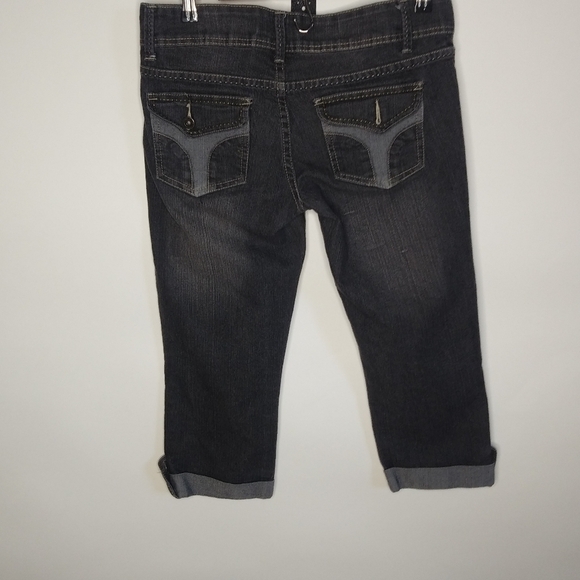 Freestyle capris size 9 button missing on back - Picture 3 of 5